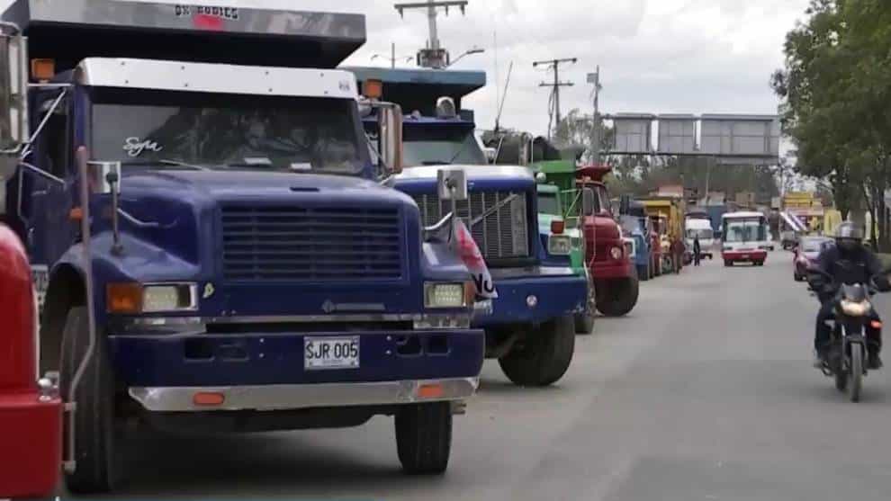 Minuto a minuto: avanza protesta de camioneros en Bogotá