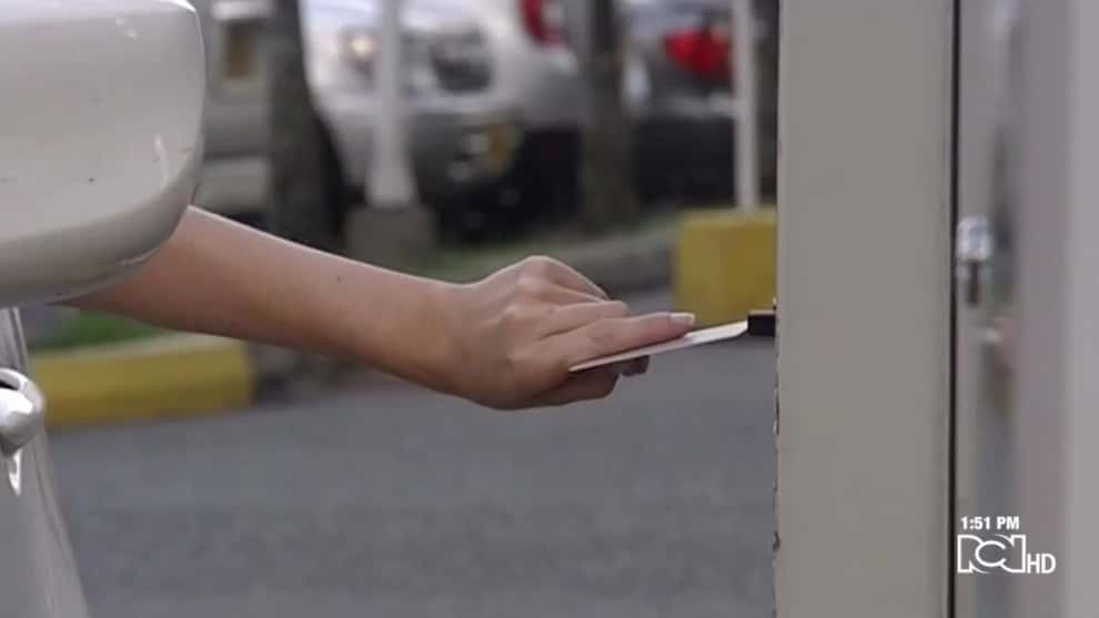 ¿Los parqueaderos públicos deben responder por los objetos perdidos?