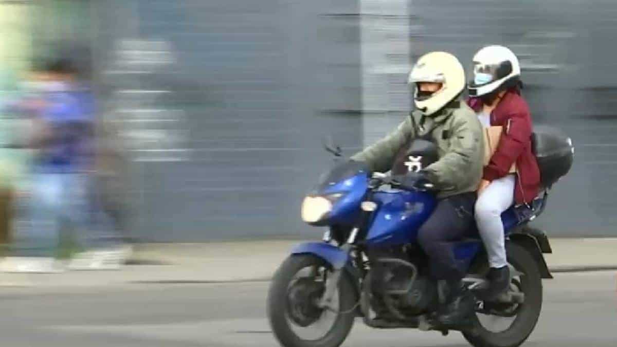 ¿Restricción de parrillero en moto en Bogotá aplica para las mujeres?