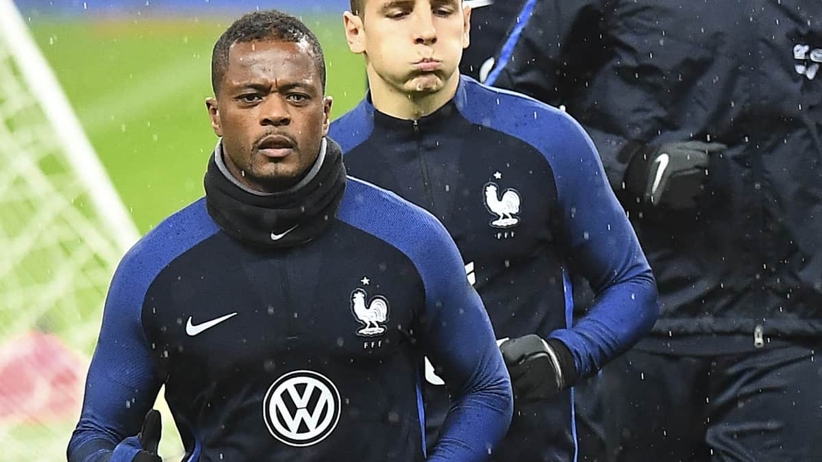 Patrice Evra: hay dos homosexuales por equipo de fútbol