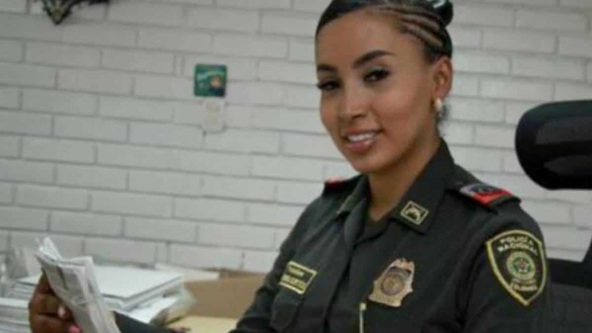 Abren investigación disciplinaria contra patrullera trans por presunto hurto