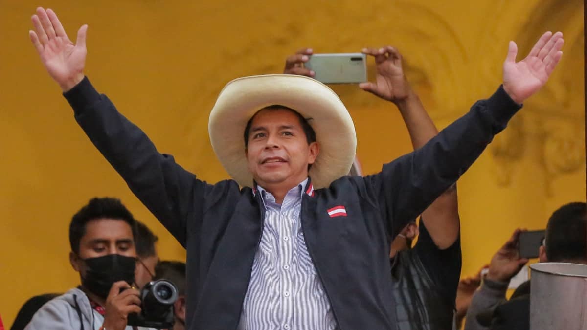 Congreso de Perú negó permiso a Castillo a posesión Petro