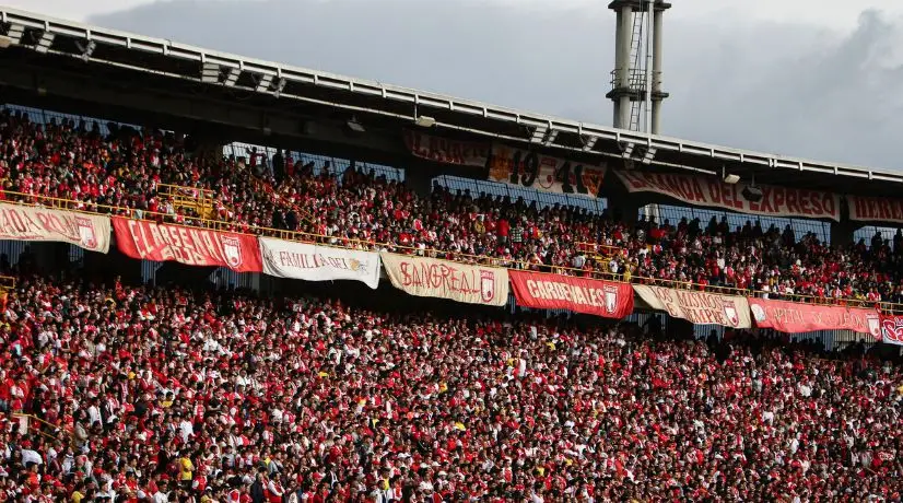 Pelea entre hinchas de Santa Fe y Tolima