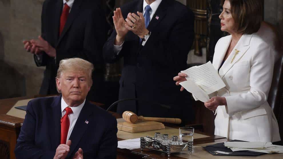 La líder demócrata Nancy Pelosi rompió el discurso de Trump ante el Congreso