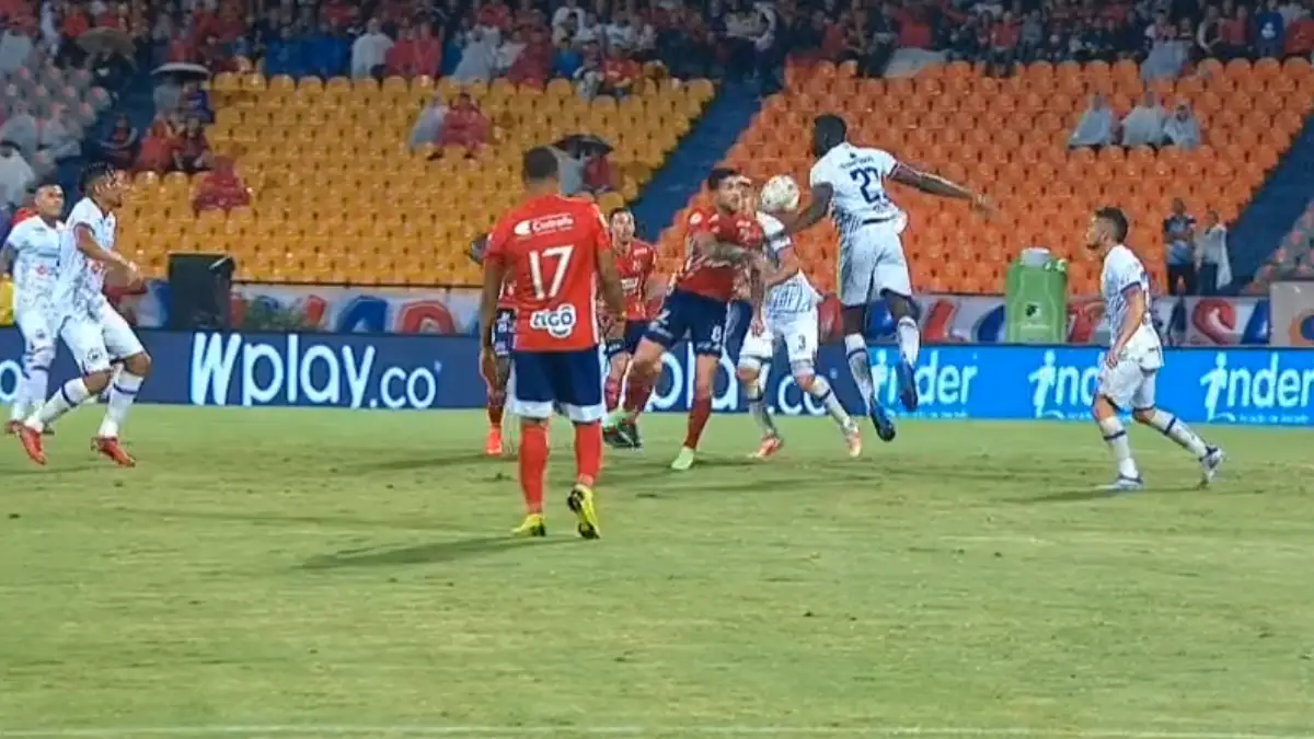 VAR anula polémica mano en Medellín-Pasto