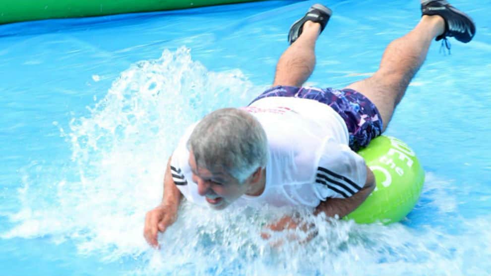 Peñalosa estrena tobogán en Bogotá