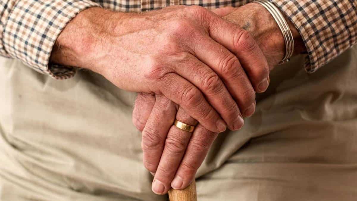 Pensionados con mesadas de un salario mínimo aportarán un 4% a salud