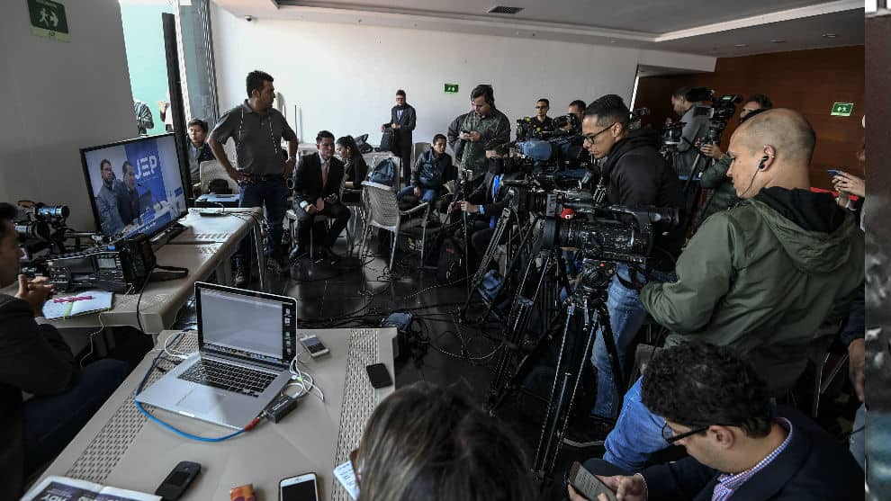 La sesión comenzó con la proyección de un video con las fotografías y nombres de los periodistas asesinados
