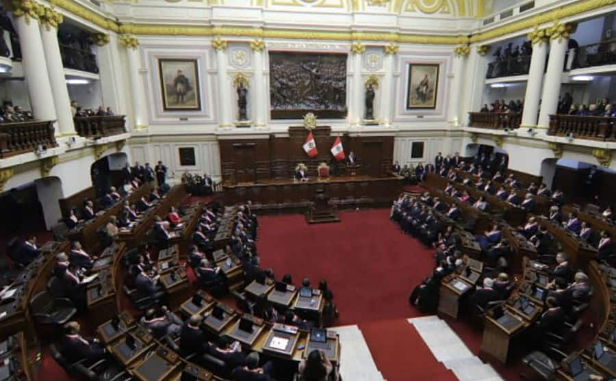 La mayoría en el Congreso es de la oposición fujimorista. Foto: AFP