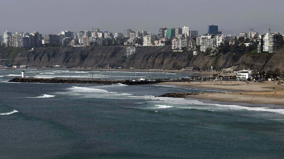 Perú cerrará sus playas hasta el 4 de enero con el objetivo de evitar más contagios
