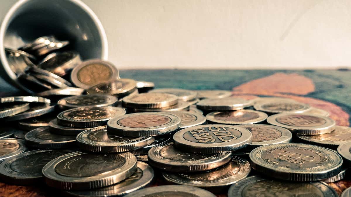 Cómo afecta la devaluación del peso colombiano