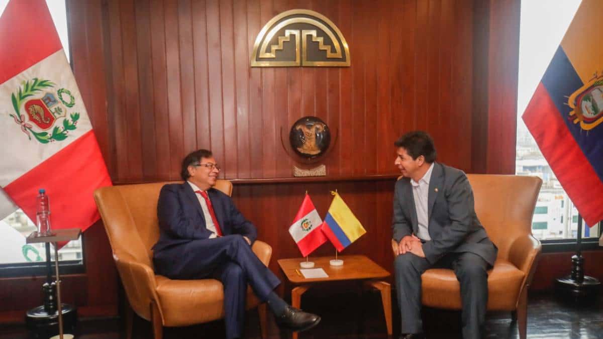 ¿Identificaron a Petro con la bandera de Ecuador? / Foto: presidente Pedro Castillo. ¿Identificaron a Petro con la bandera de Ecuador?