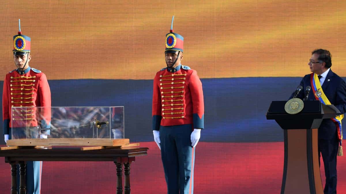 Se cumplió la orden de Petro: llegó la espada de Bolívar