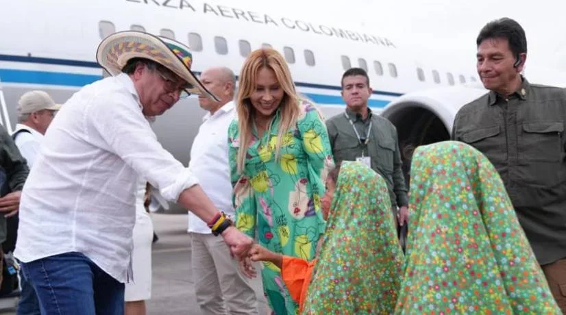 En fotos así recibieron a Gustavo Petro en La Guajira