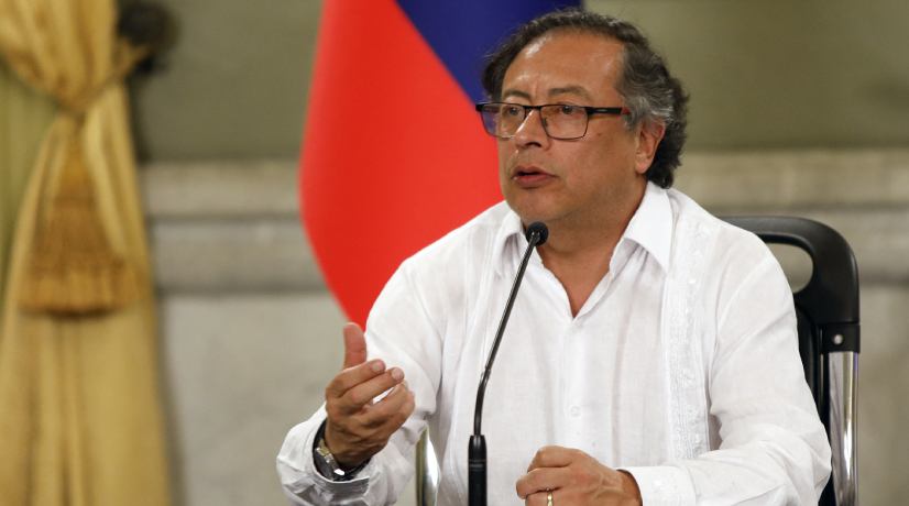 Petro pidió a Fiscalía investigar mensajes en su contra
