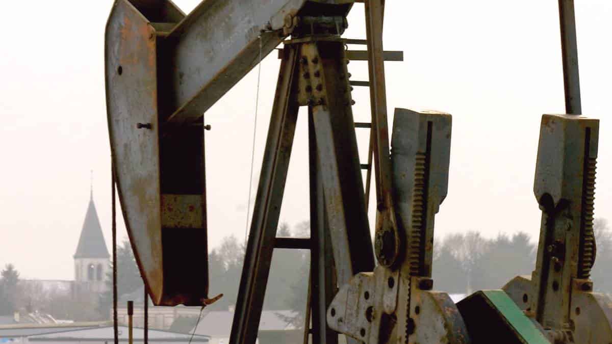 El petróleo comenzó la semana con modesta alza en el mercado
