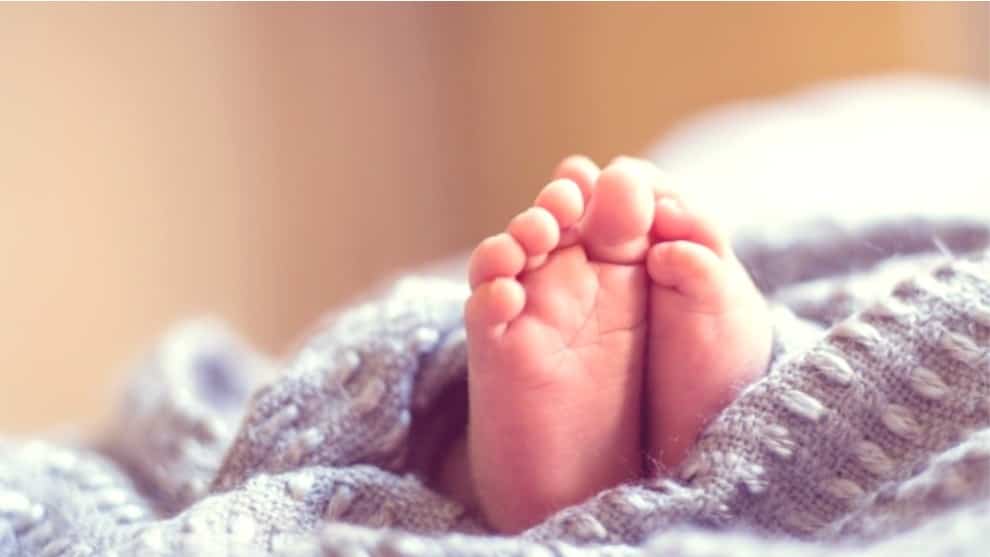 Mujer da a luz a sus 67 años y se convierte en la mamá más vieja de China