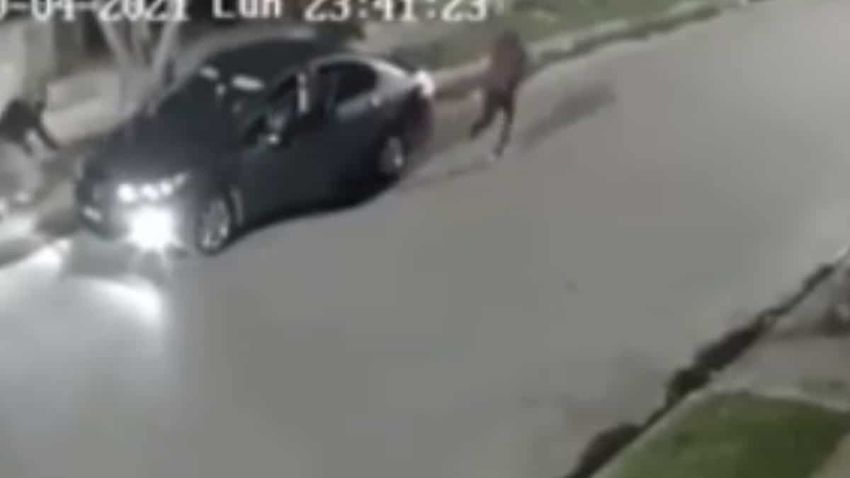 Policía mató ladrones que iban a robar un carro, con su hijo adentro