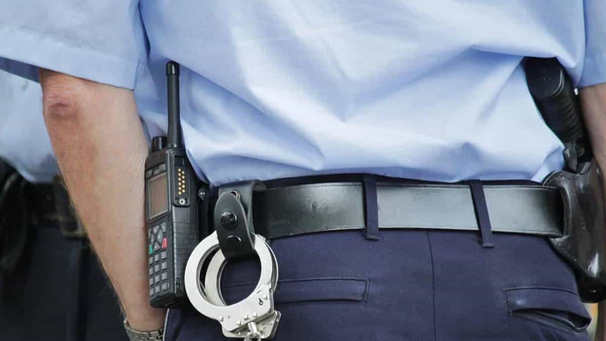 Cuatro policías franceses comparecieron ante la justicia por abuso policial