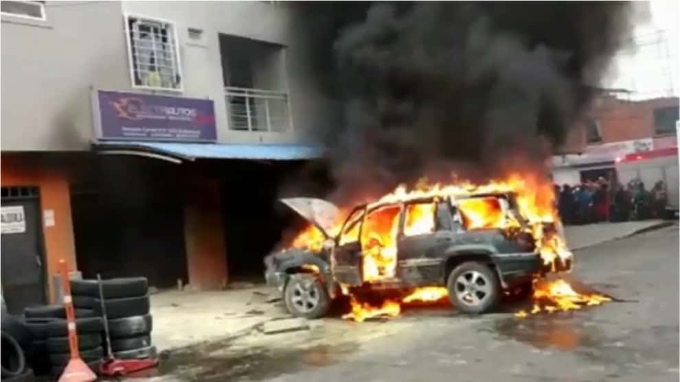 En video quedó registrada fuerte explosión de una camioneta en Cali