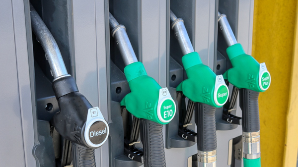 Ministerio de Hacienda anuncia que el precio de la gasolina subirá en enero