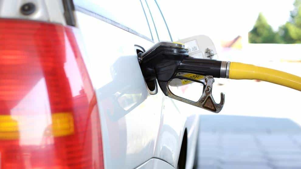 Baja el precio de la gasolina en 13 ciudades del país