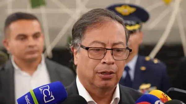 "El coronel se suicidó por presiones que no logró controlar": presidente Petro sobre suicidio de Óscar Dávila "El coronel se suicidó por presiones que no logró controlar": presidente Petro sobre suicidio de Óscar Dávila