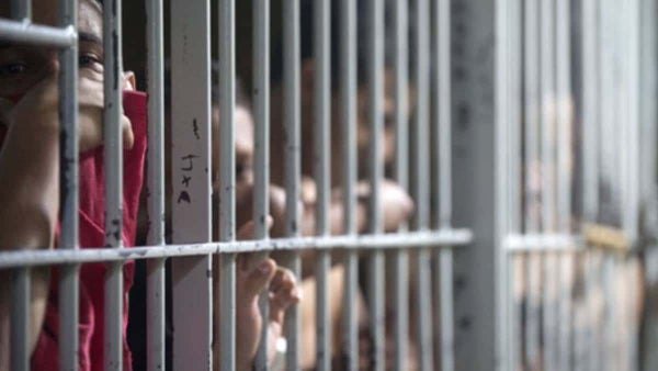 Policía utilizó a escondidas a cuatro presos para que le sirvieran de meseros en su boda