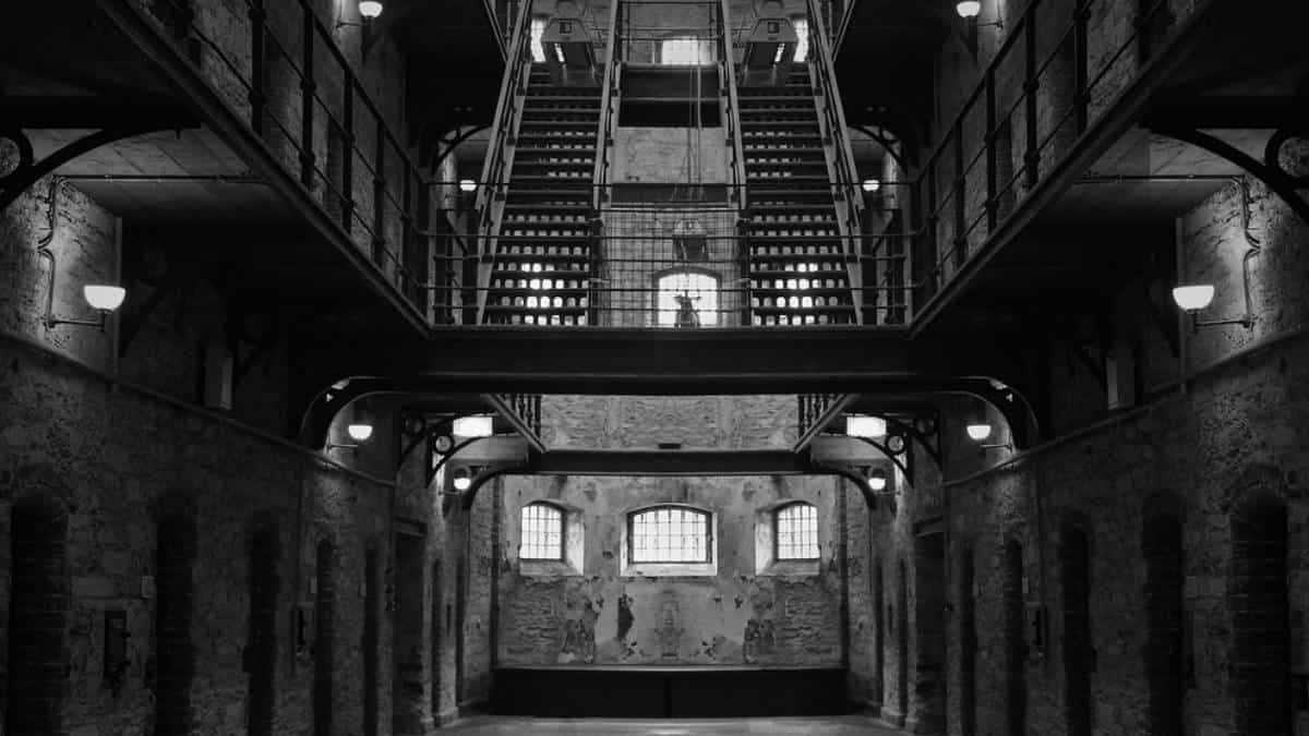 Encuentran teléfonos y armas utilizadas para extorsión en una prisión de Boyacá