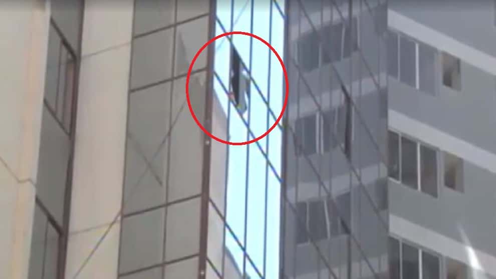 Un profesor se lanza desde un cuarto piso tras saber que iría a prisión por abusar y embarazar a una menor