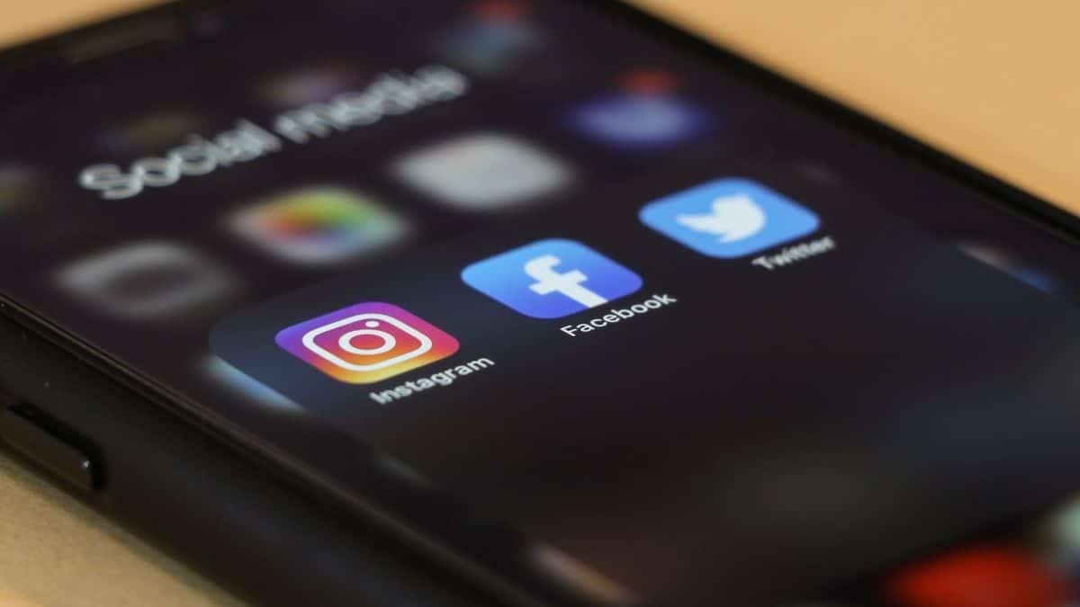 Facebook y Twitter tienen herramientas para cuidar usuarios en Ucrania