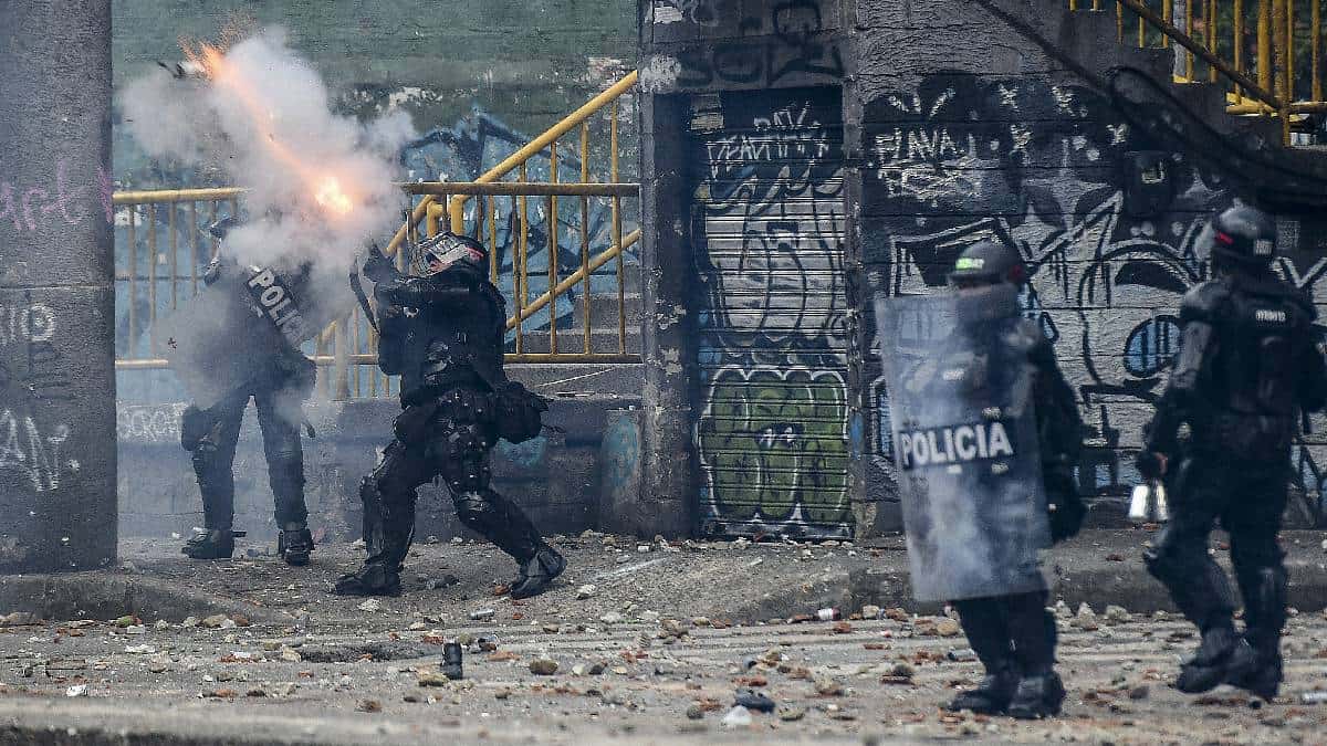 Jóvenes protestaron por desmonte de Esmad ante Congreso