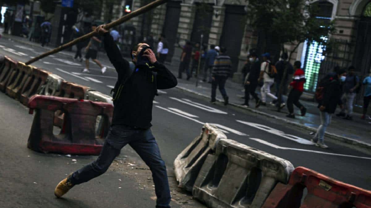 Foto: AFP Protestas en Perú por detención de Pedro Castillo