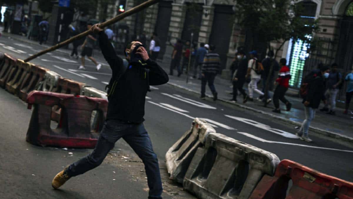 Protestas en Perú por detención de Pedro Castillo