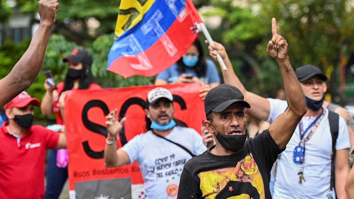 Comerciantes y vendedores informales protestaron contra las restricciones en Colombia