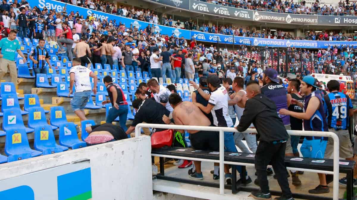 Querétaro - Atlas: 26 heridos por violencia en partido de fútbol de México