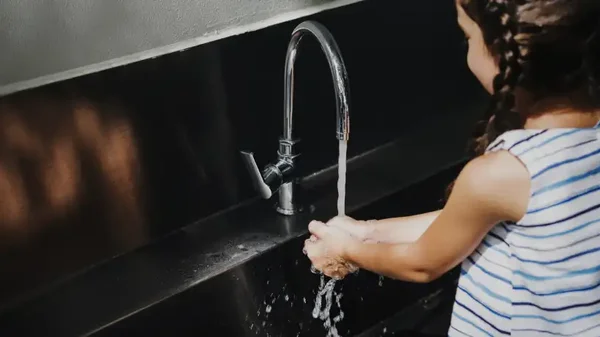 Racionamiento de agua en Bogotá ¿Qué pasará con colegios y hospitales con esta medida? Racionamiento de agua en Bogotá ¿Qué pasará con colegios y hospitales con esta medida?