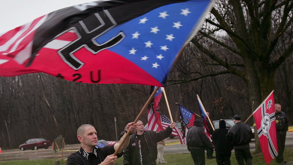 Supremacistas blancos estadounidenses durante una manifestación. Foto: AFP