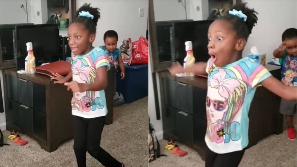 VIDEO: Así la fue la reacción de una niña con parálisis al dar sus primeros pasos sin ayuda