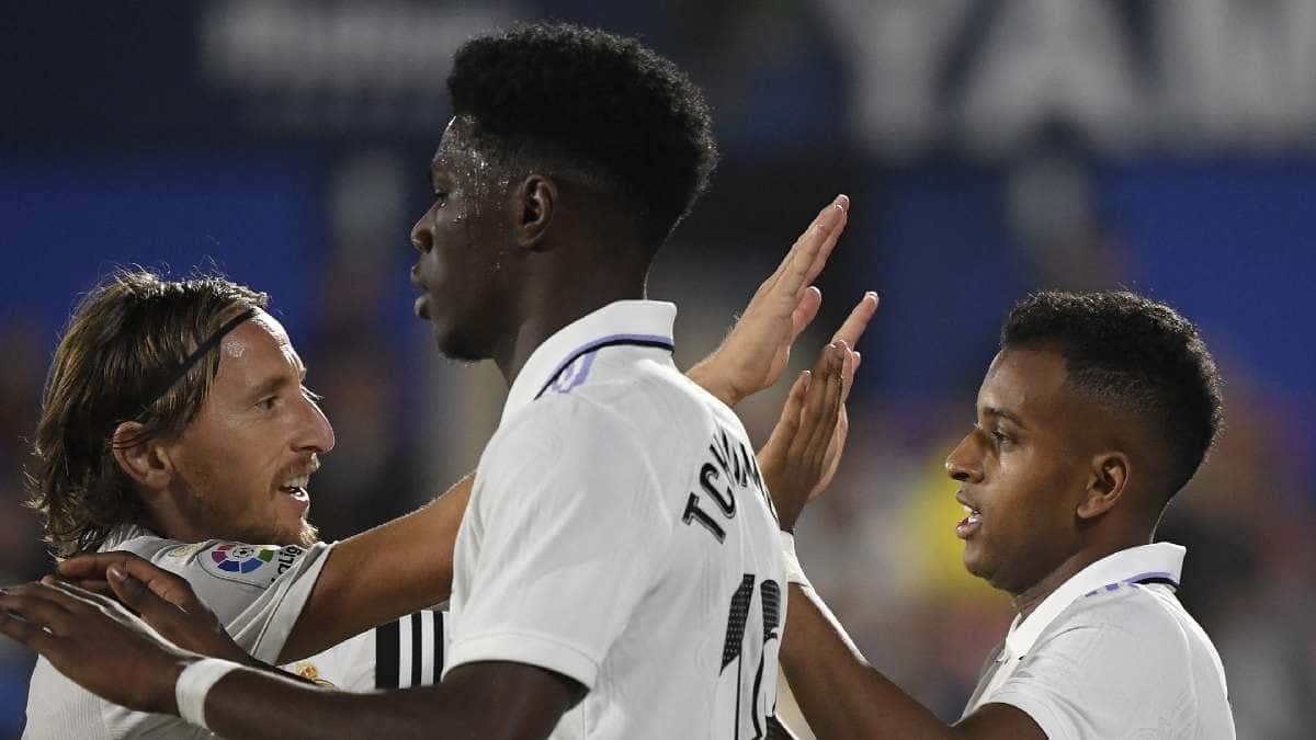 Real Madrid mantiene su invicto