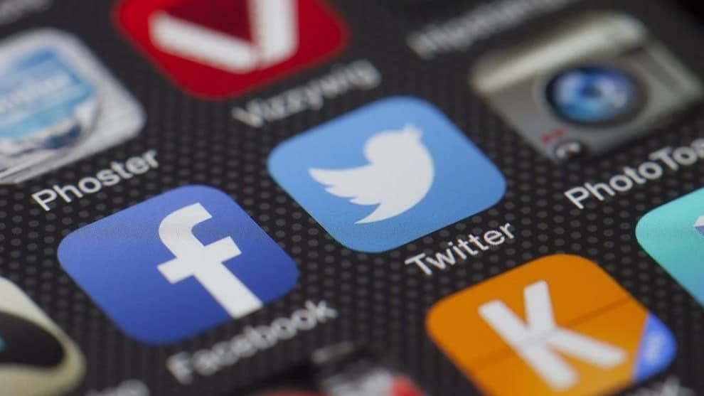 Facebook y Twitter se unen contra covid-19 y recomiendan usar tapabocas