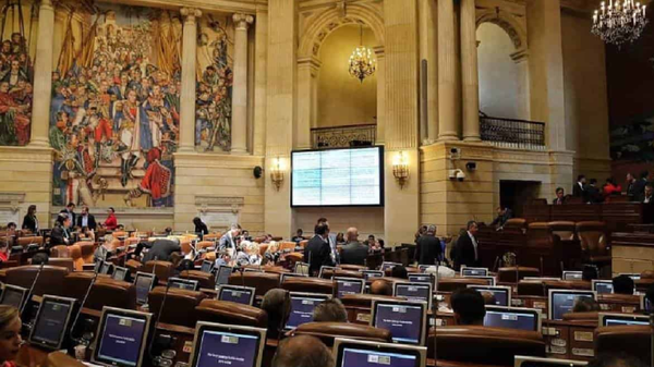 Reforma laboral: recargo nocturno desde las 7:00 p. m. y dominicales del 100 % fueron aprobados