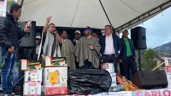 ¿Rifando electrodomésticos? Polémica por exalcalde que estaría repartiendo regalos en época electoral