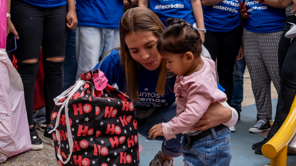 Más de 240 niños tuvieron una feliz Navidad gracias a iniciativa de Sistecrédito