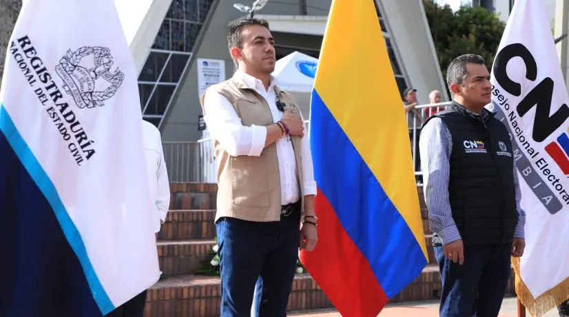 Alexander Vega, registrador nacional y Alfonso Campo Martínez, presidente del CNE, anunciaron preconteo de votos.