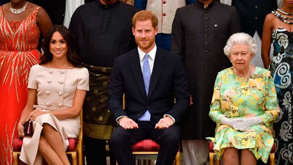 Reina Isabel II con Harry y Meghan