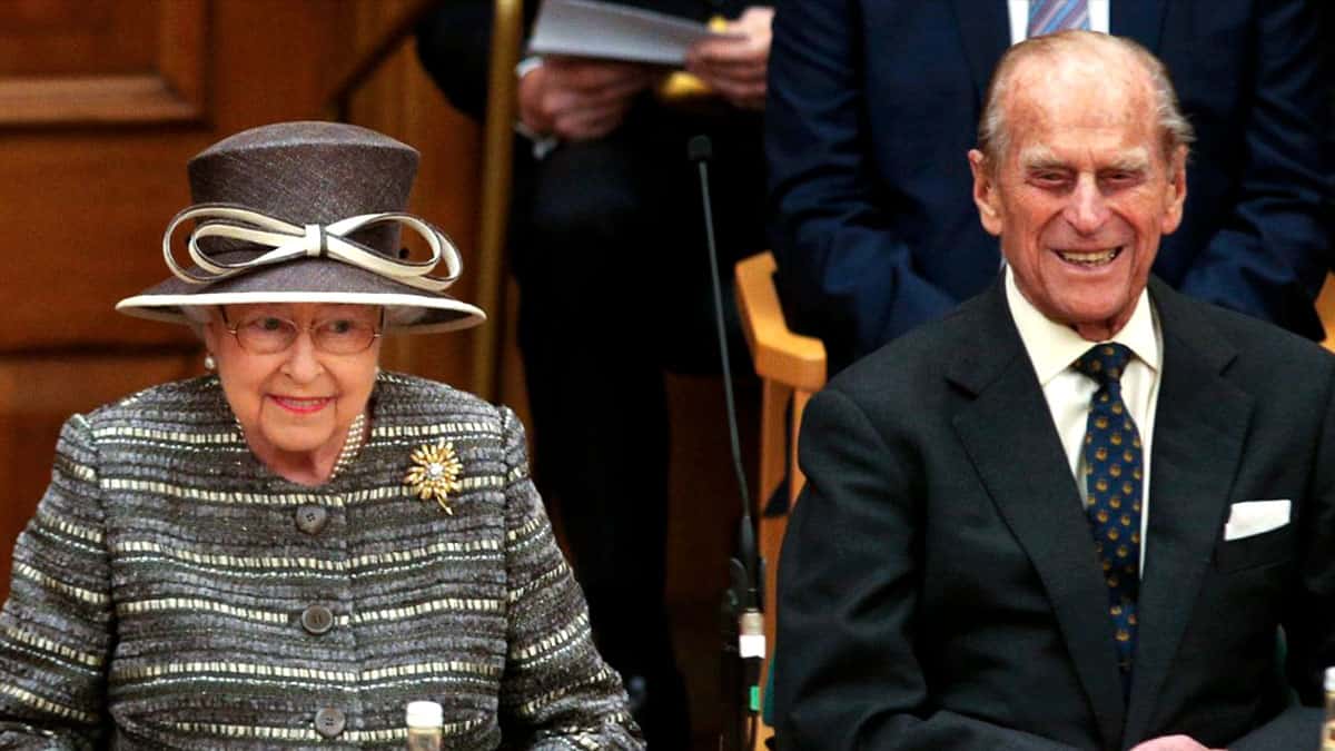 reina Isabel II y el príncipe Felipe recibieron primera vacuna contra el coronavirus