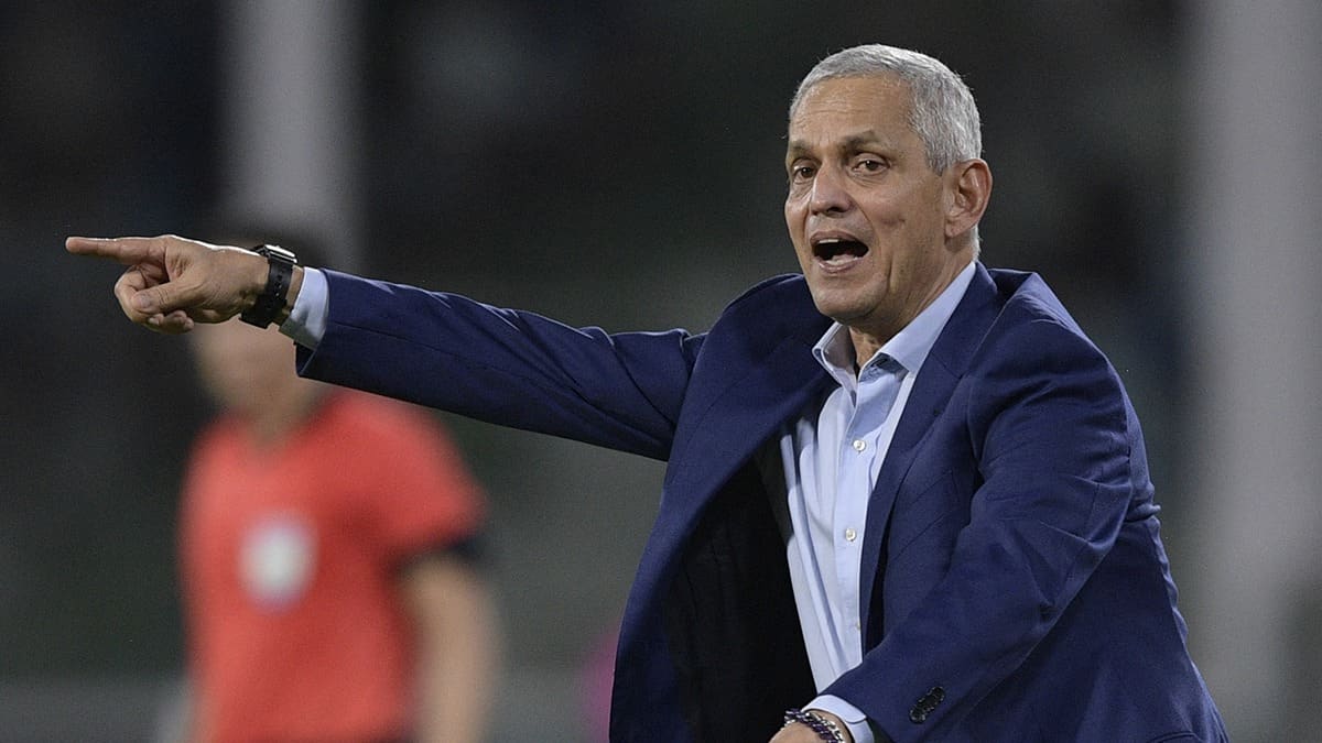Reinaldo Rueda dirigiendo a la Selección Colombia vs Argentina