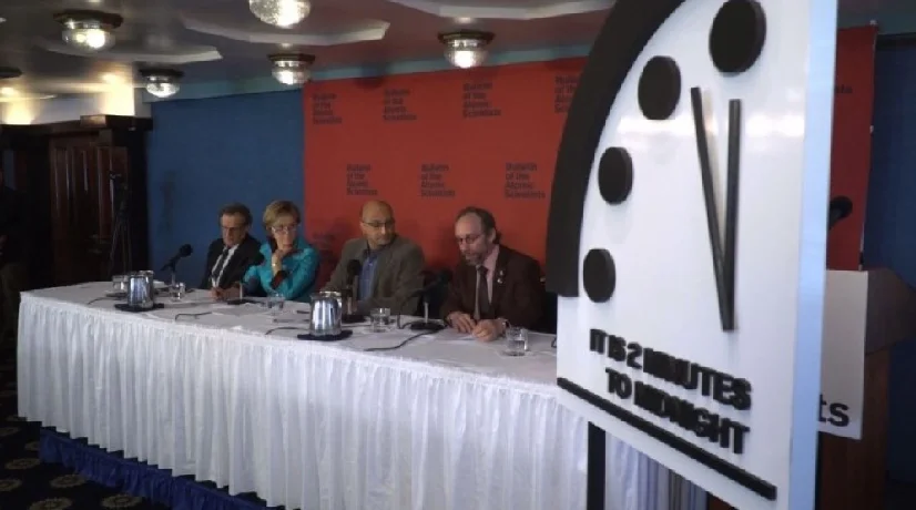 El Boletín de los Científicos Atómicos describe el reloj como una "metáfora de lo cerca que está la humanidad de la autoaniquilación". / Foto: AFP El Boletín de los Científicos Atómicos describe el reloj como una "metáfora de lo cerca que está la humanidad de la autoaniquilación".