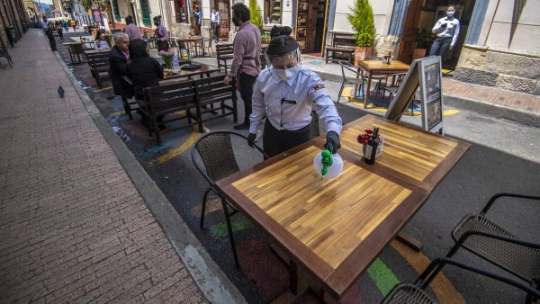Por restricciones en Bogotá, sector gastronómico alcanza pérdidas por $83 mil millones: Acodrés